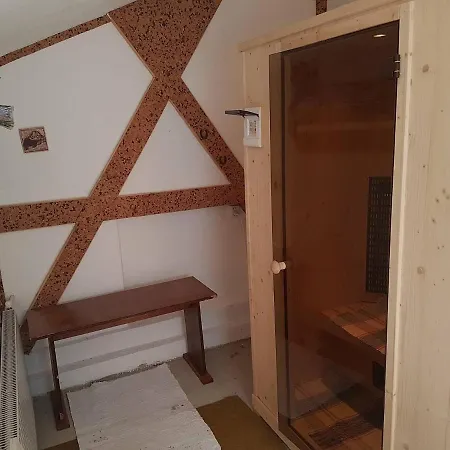 Zdenka بيت خشبي